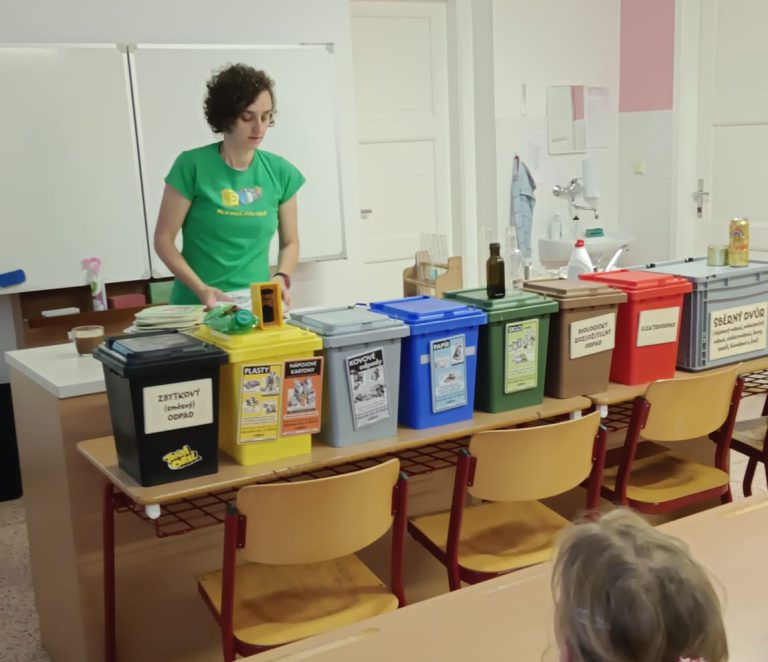 Svět třídění a recyklace – Tonda Obal na cestách