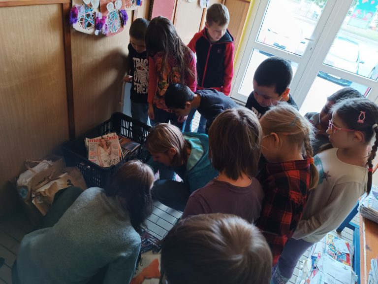 🌿 Deváťáci spustili velkou celoroční soutěž ve sběru papíru! 📦♻️